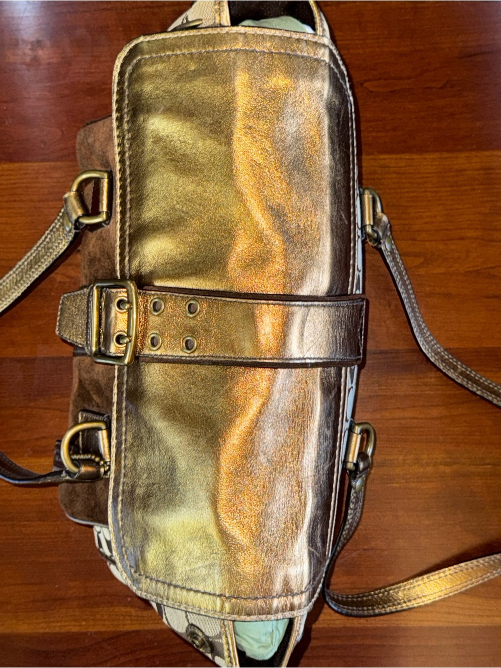 Coach Limited Edition Suede & Metallic Gold Leather Handbag
Creed K040-1498 - Picture 4 of 16
